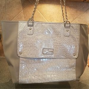 Guess tote